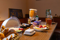 Frühstücksbuffet in der Frühstückspension Route 145 - Zimmer/bed and breakfast in Bad Goisern in der Dachstein-Salzkammergut-Region