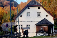 Anzenaumühle hinter der Frühstückspension Route 145 - Zimmer/bed and breakfast in Bad Goisern in der Dachstein-Salzkammergut-Region