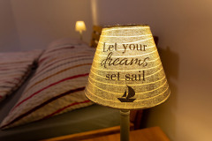 Zimmer 4 mit Doppelbett in der Frühstückspension Route 145 - Zimmer/bed and breakfast in Bad Goisern in der Dachstein-Salzkammergut-Region