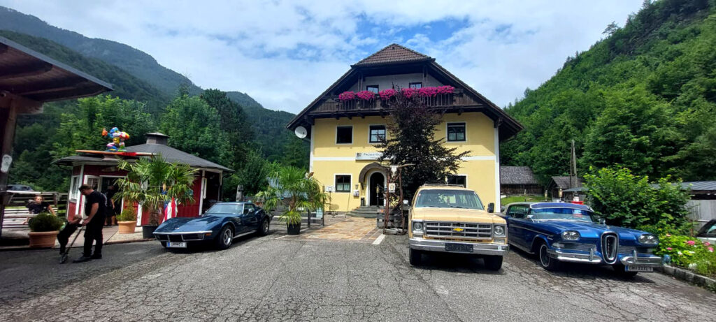 Frühstückspension ROUTE 145 Zimmer mit Frühstücksbuffet in der Dachstein Salzkammergut Region